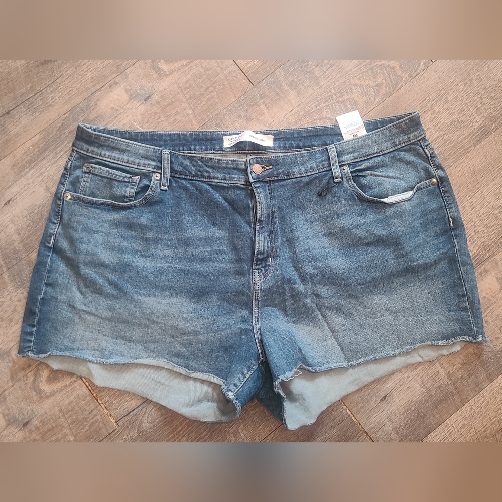 Signature by Levi shorts Plus Size 22/36W 3in inseam